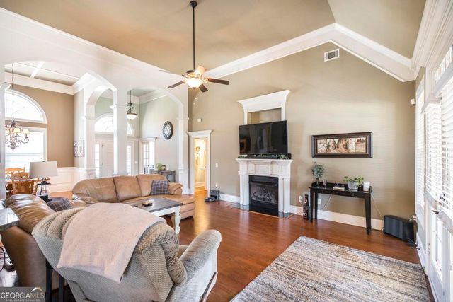 35 Falcon Crest Way, Byron, GA 31008