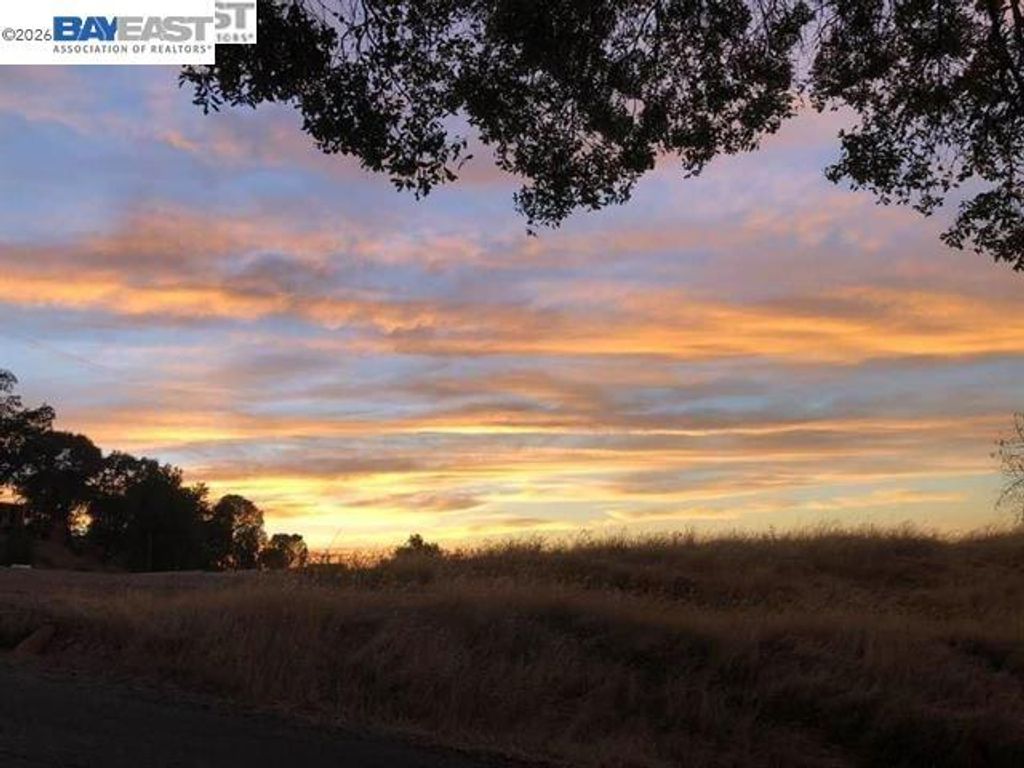 Image 26 of property listing at 1701 Trail Ride Road, Clayton, CA 94517