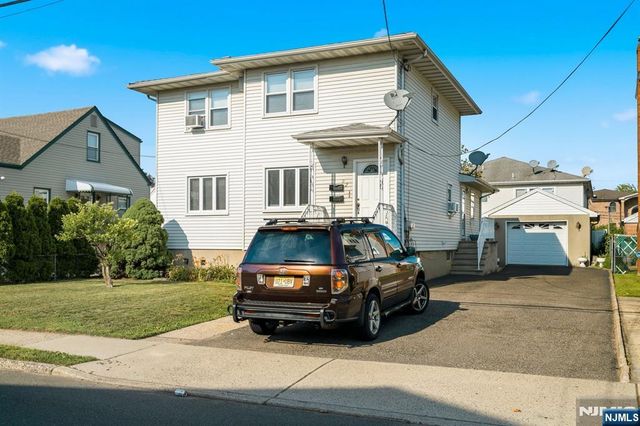 92 Phillips Avenue, South Hackensack, NJ 07606