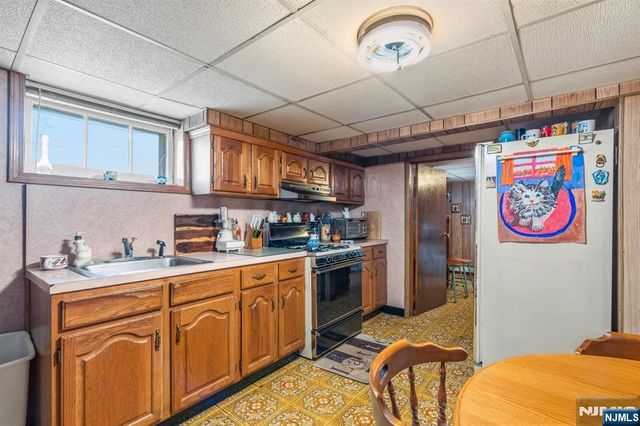92 Phillips Avenue, South Hackensack, NJ 07606