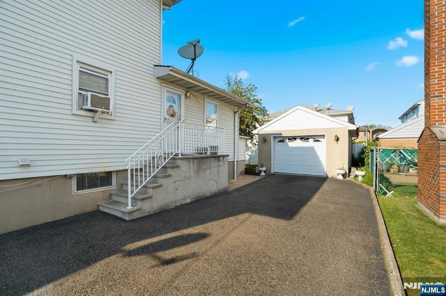92 Phillips Avenue, South Hackensack, NJ 07606