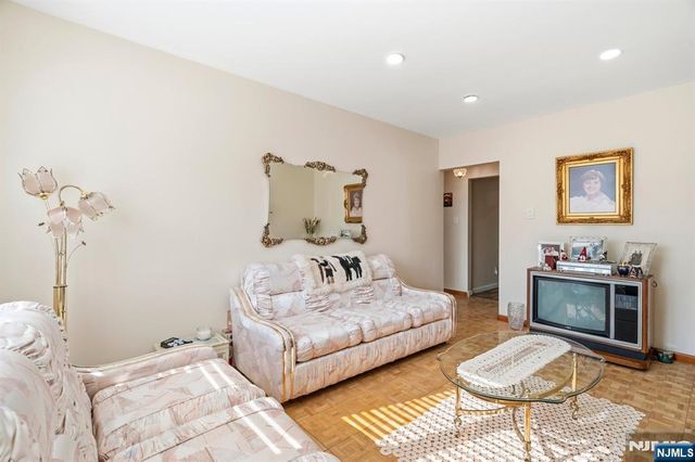 92 Phillips Avenue, South Hackensack, NJ 07606