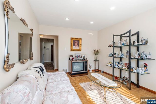 92 Phillips Avenue, South Hackensack, NJ 07606