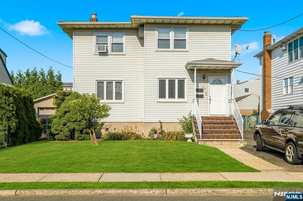 92 Phillips Avenue, South Hackensack, NJ 07606