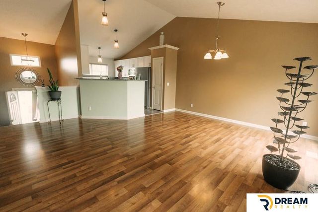 8814 Quest Street, Omaha, NE 68122