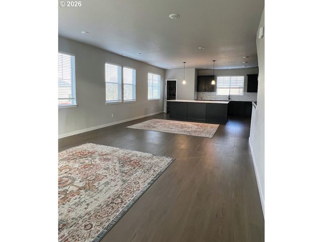 3310 Se BROOKWOOD Ave, Hillsboro, OR 97123