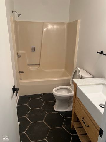 249 Lori Ann Drive, Whiteland, IN 46184