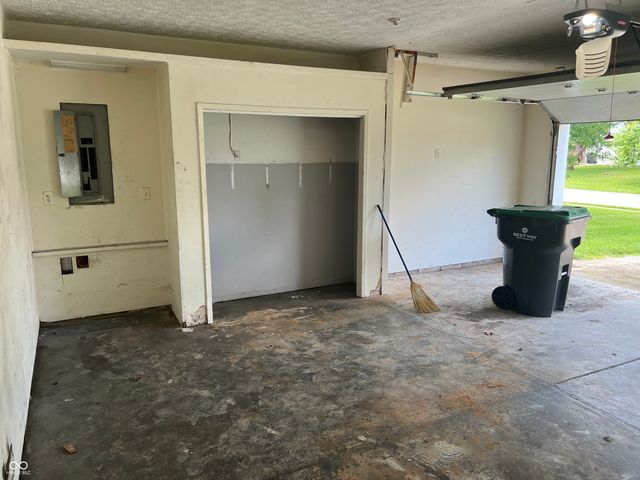 249 Lori Ann Drive, Whiteland, IN 46184