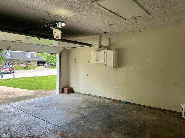 249 Lori Ann Drive, Whiteland, IN 46184