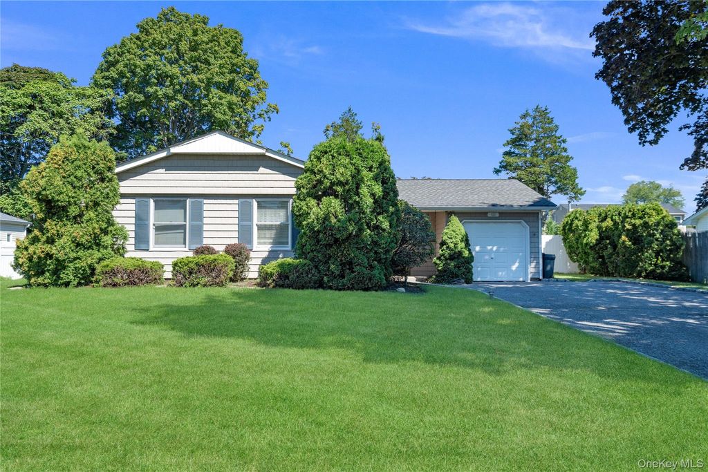 120 Budenos Drive, Sayville, NY 11782 — exterior