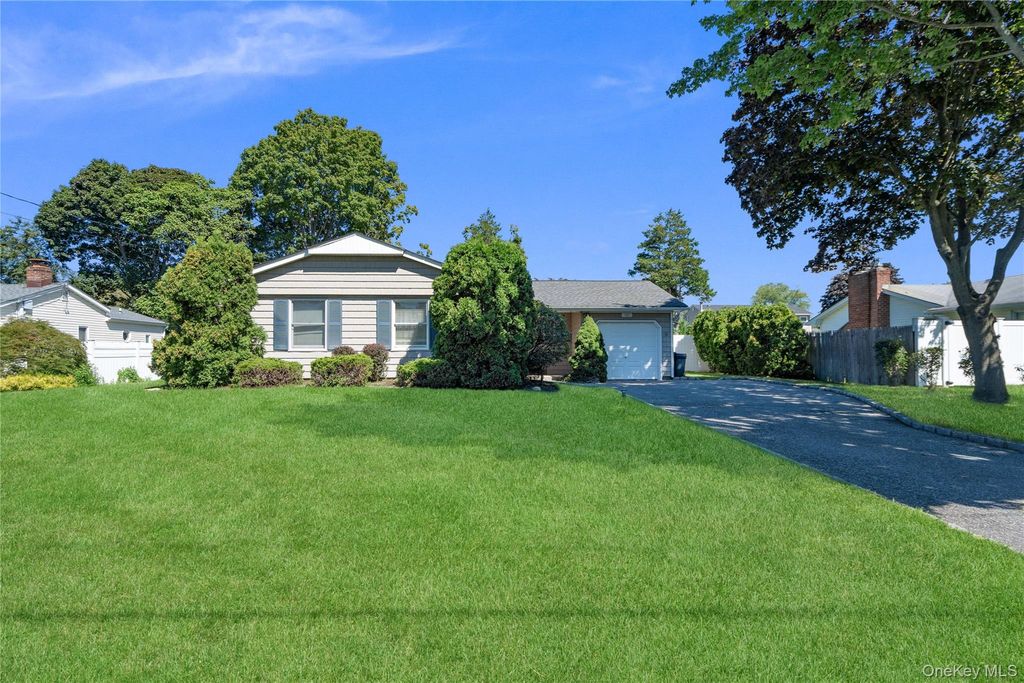 120 Budenos Drive, Sayville, NY 11782 — photo 2