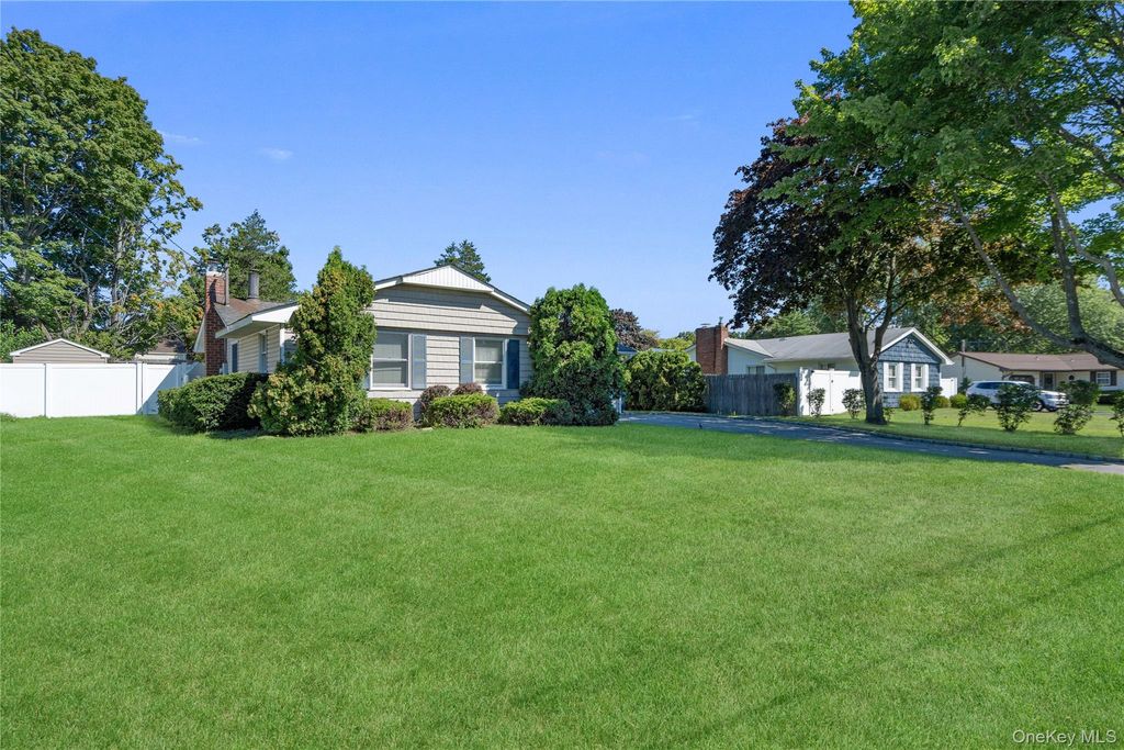 120 Budenos Drive, Sayville, NY 11782 — photo 3