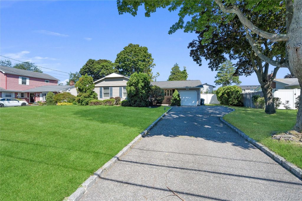 120 Budenos Drive, Sayville, NY 11782 — photo 4