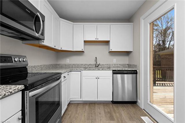 205 Frank DR, Chesapeake, VA 23322