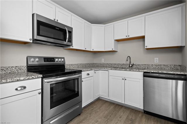 205 Frank DR, Chesapeake, VA 23322