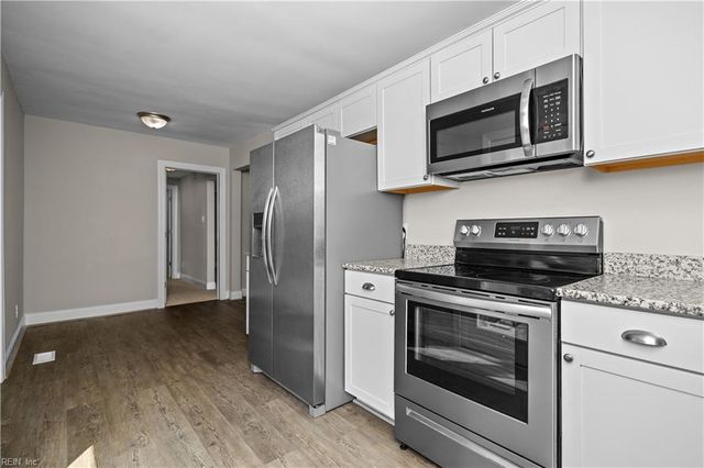 205 Frank DR, Chesapeake, VA 23322