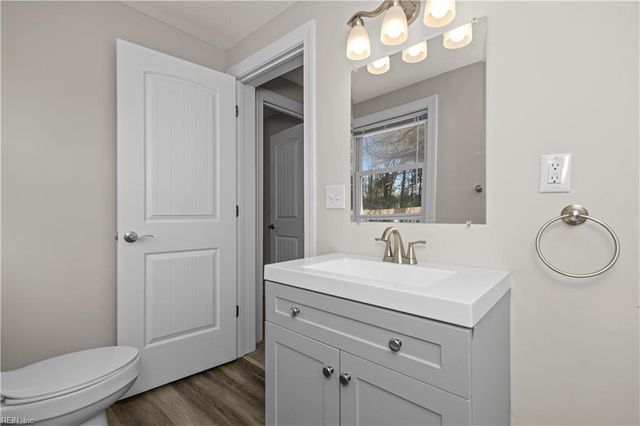 205 Frank DR, Chesapeake, VA 23322