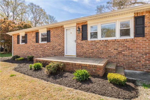 205 Frank DR, Chesapeake, VA 23322