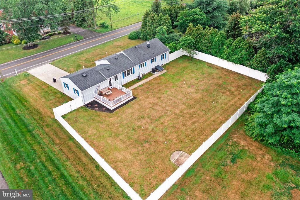 77 OLD YORK RD, Chesterfield, NJ 08515