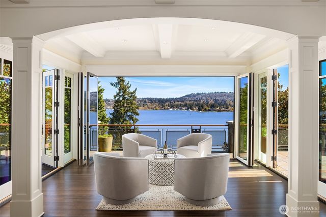 4102 100th Avenue SE, Mercer Island, WA 98040