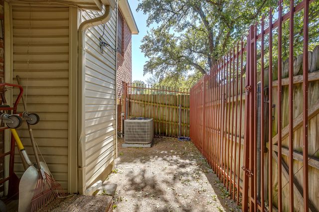 3133 Sappington Place D, Fort Worth, TX 76116