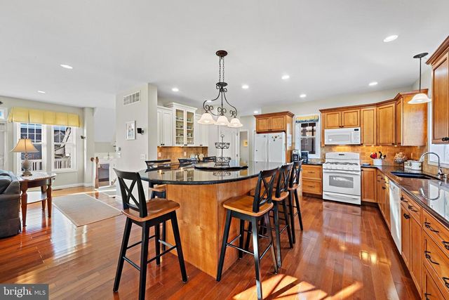 9 W SUMNER AVE, Long Beach Township, NJ 08008