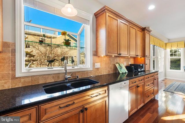 9 W SUMNER AVE, Long Beach Township, NJ 08008