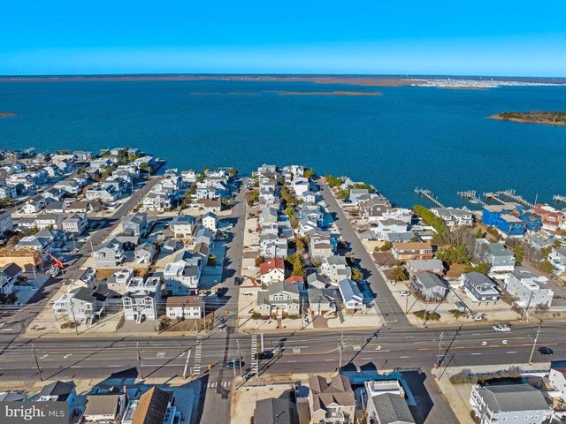 9 W SUMNER AVE, Long Beach Township, NJ 08008