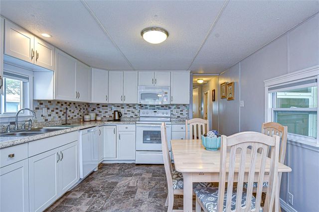 38634 LANSING AVENUE, Zephyrhills, FL 33542