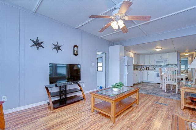 38634 LANSING AVENUE, Zephyrhills, FL 33542