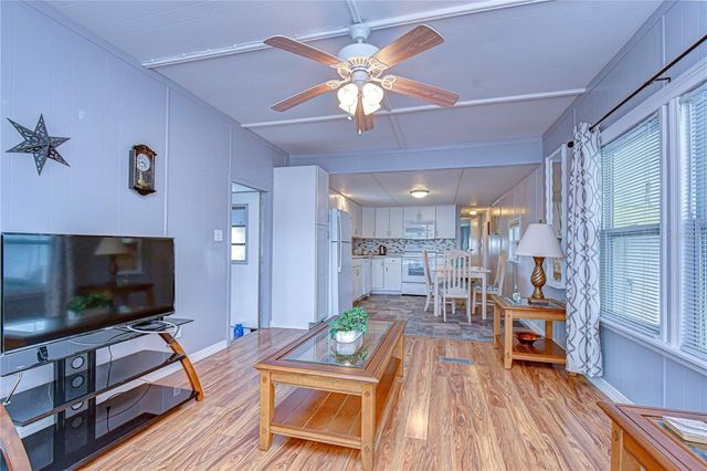 38634 LANSING AVENUE, Zephyrhills, FL 33542