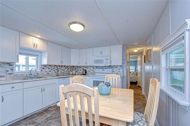 38634 LANSING AVENUE, Zephyrhills, FL 33542