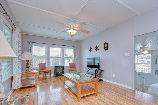 38634 LANSING AVENUE, Zephyrhills, FL 33542