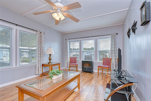 38634 LANSING AVENUE, Zephyrhills, FL 33542