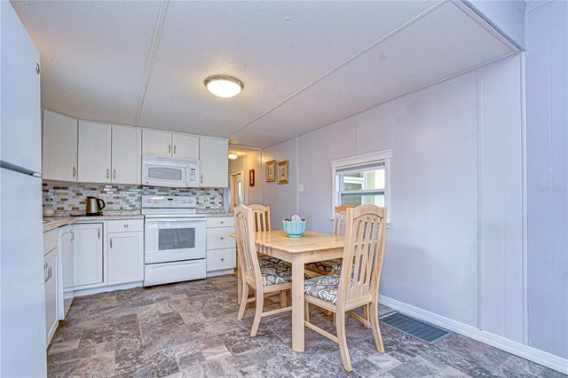 38634 LANSING AVENUE, Zephyrhills, FL 33542