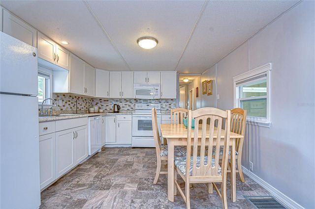 38634 LANSING AVENUE, Zephyrhills, FL 33542