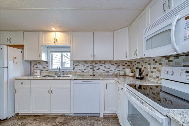 38634 LANSING AVENUE, Zephyrhills, FL 33542