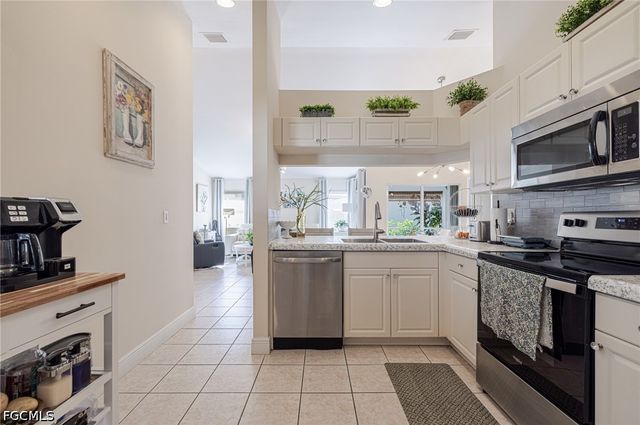 2305 Summersweet DR, Alva, FL 33920
