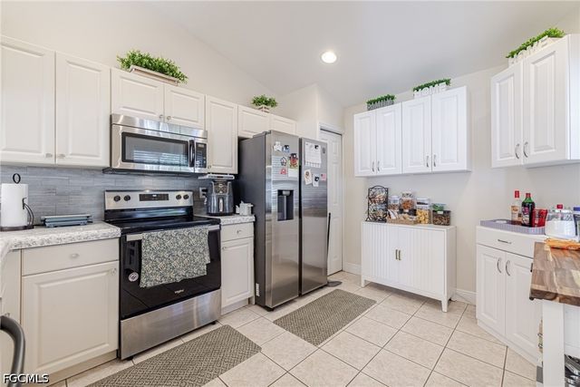2305 Summersweet DR, Alva, FL 33920