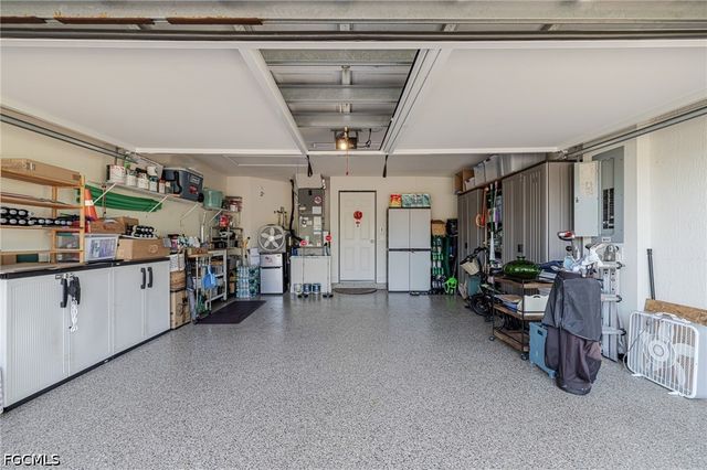 2305 Summersweet DR, Alva, FL 33920