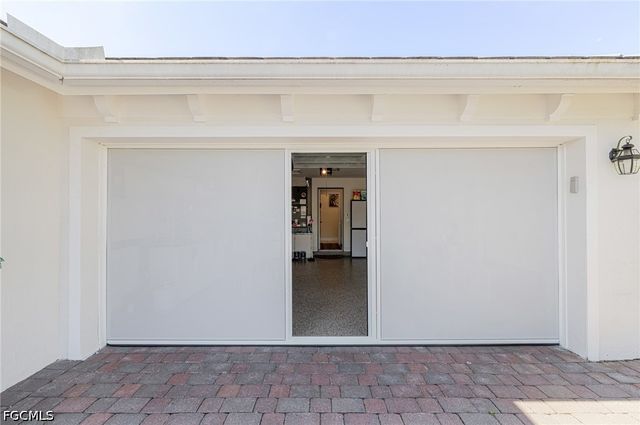 2305 Summersweet DR, Alva, FL 33920