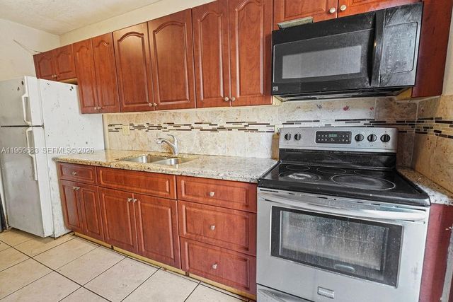 2424 NW 52nd Ave 2424, Lauderhill, FL 33313