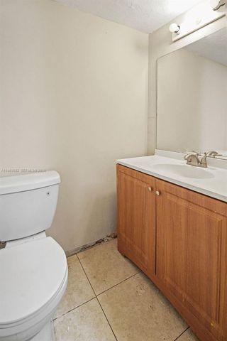 2424 NW 52nd Ave 2424, Lauderhill, FL 33313