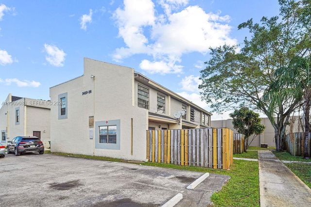 2424 NW 52nd Ave 2424, Lauderhill, FL 33313