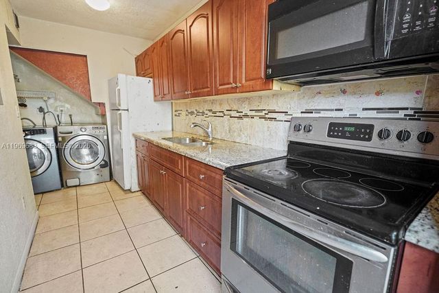 2424 NW 52nd Ave 2424, Lauderhill, FL 33313