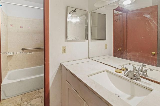 2424 NW 52nd Ave 2424, Lauderhill, FL 33313