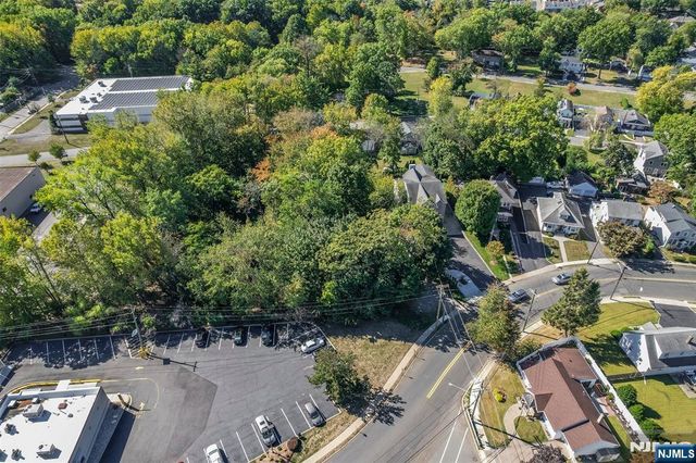 668 River Road, New Milford, NJ 07646