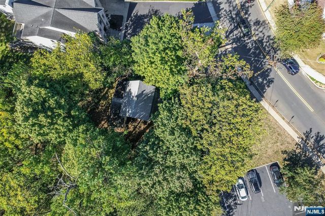 668 River Road, New Milford, NJ 07646