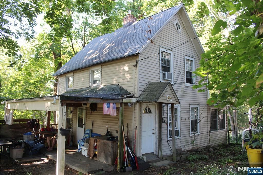 668 River Road, New Milford, NJ 07646