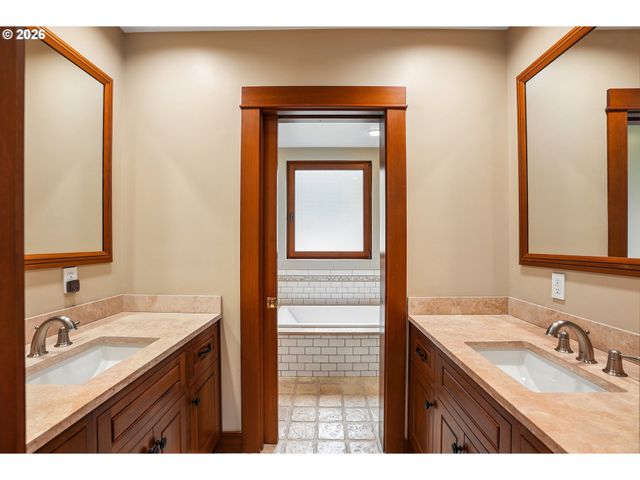 465 Nw ROYAL Blvd, Portland, OR 97210